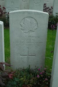 Canada Cemetery Tilloy Les Cambrai - Vold, B